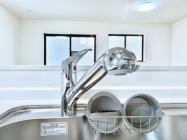 いつでも清潔なおいしいお水を。一つの水栓で水道水と浄水を使い分け。