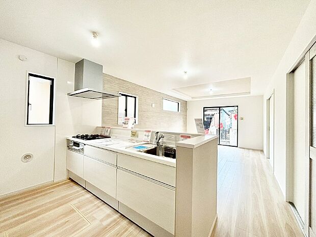 料理をしながらでもご家族との会話を楽しめる対面キッチン