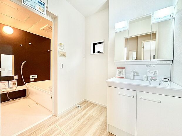 清潔感のある快適空間です。毎日の身支度も気持ち良くお使い頂けます。 