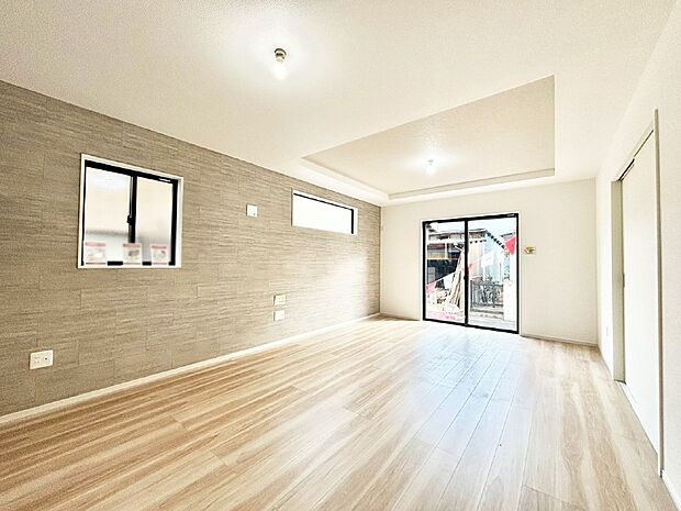 家族の笑顔が自然と生まれてくる、そんな雰囲気のダイニングに仕上がっています。