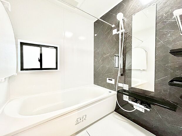 落ち着いた雰囲気でゆっくりお寛ぎいただけるバスルーム