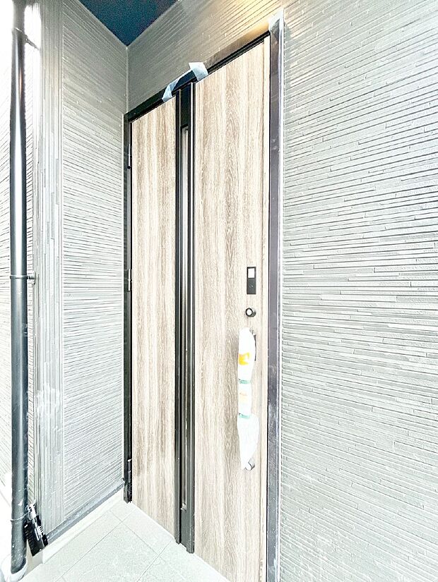 シンプルで落ち着いた雰囲気の玄関周り