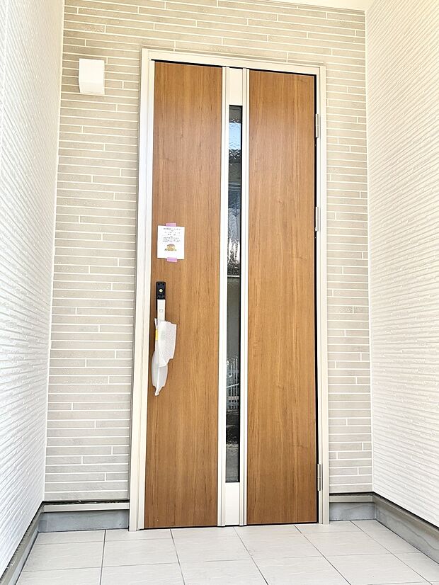 住まいの顔を演出する、玄関ドア。