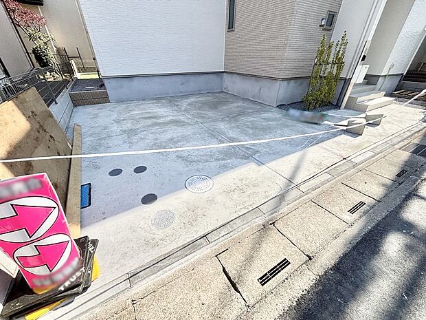 駐車2台可能!急なお客様の駐車に。また、ご家族の自転車スペースとしても大活躍。