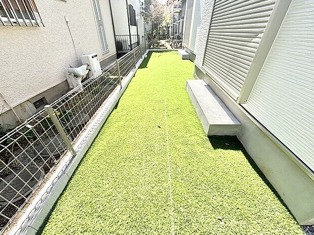 ガーデニングや家庭菜園も楽しめるお庭付き。