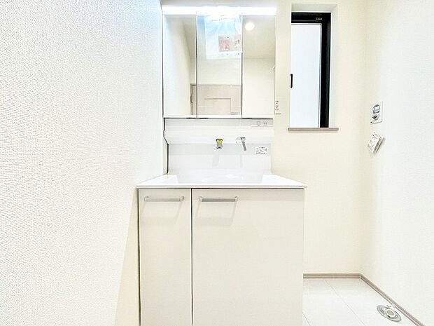 収納力と機能性に優れた洗面化粧台