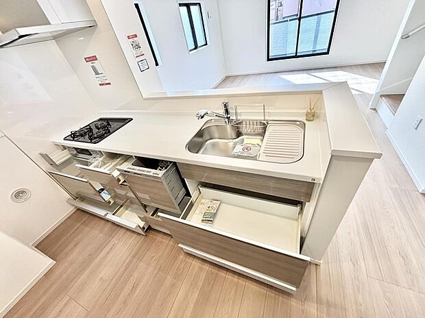 使いやすさを優先したスライド式収納タイプ！