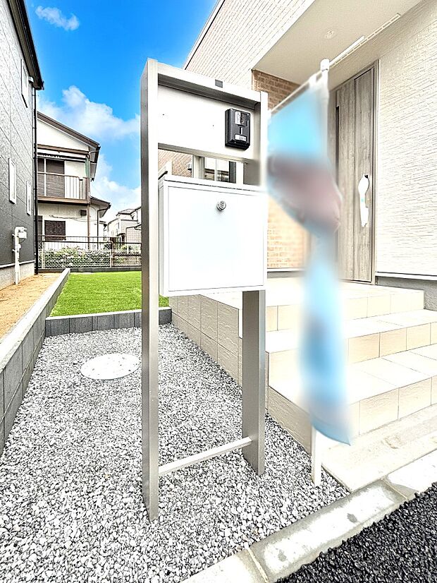 シンプルデザインのポスト。