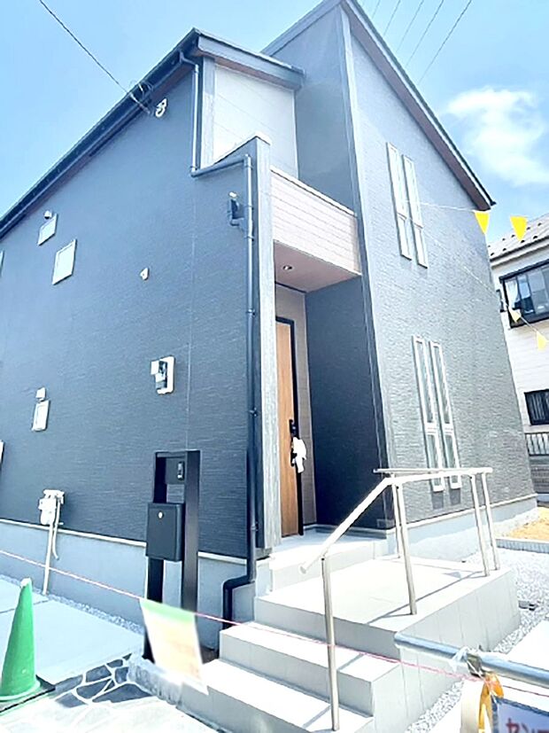 大切な家族、来客を出迎える玄関。