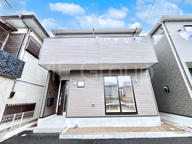 シンプルで落ち着きのある建物は住むかたの個性でオリジナルなものになっていきます。 