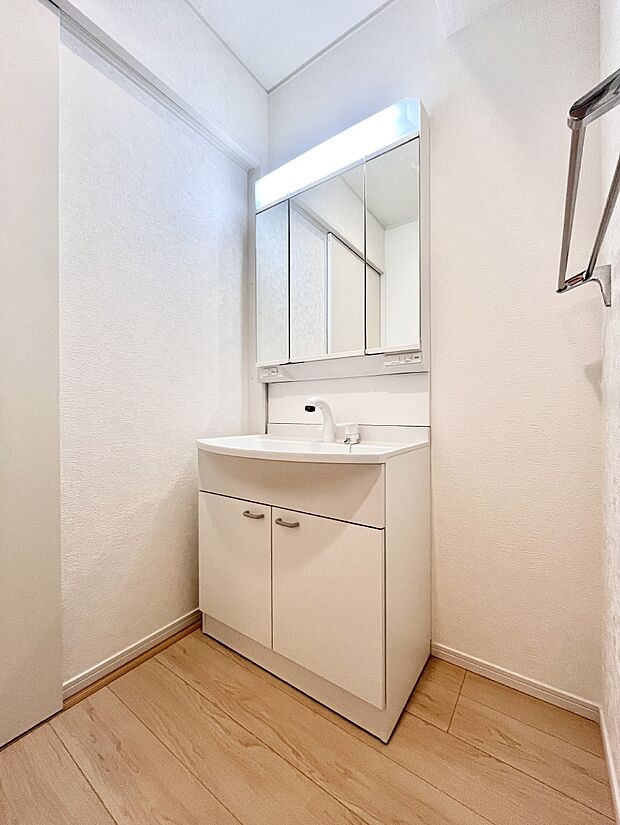 清潔感のある快適空間です。毎日の身支度も気持ち良くお使い頂けます。 