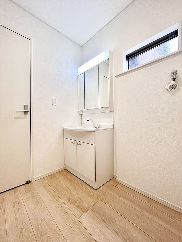 収納力と機能性に優れた洗面化粧台