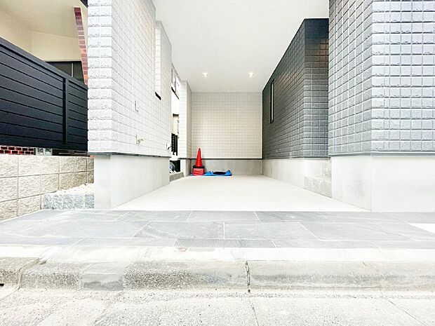 ビルトインタイプは大切なお車を傷や汚れから守ることができます。