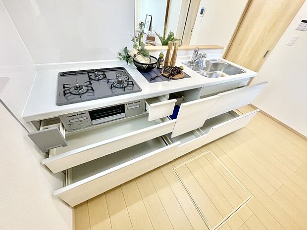 使いやすさを優先したスライド式収納タイプ!