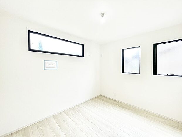 使いやすい形でベットや家具の置き方にも困ることもありません。