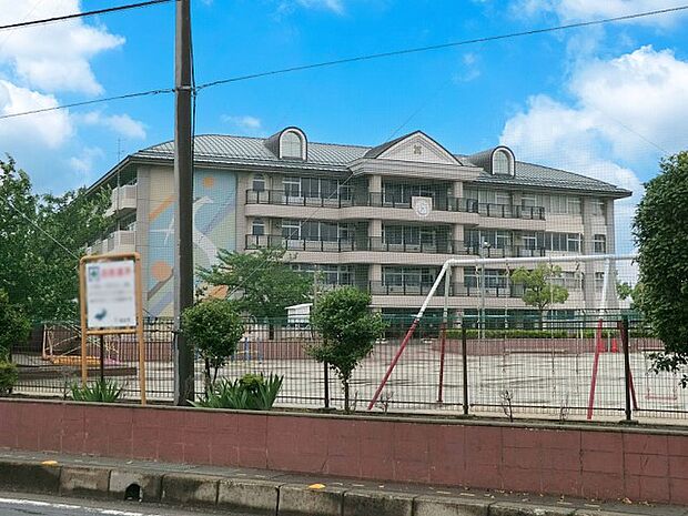 小学校 1100m 越谷市立出羽小学校