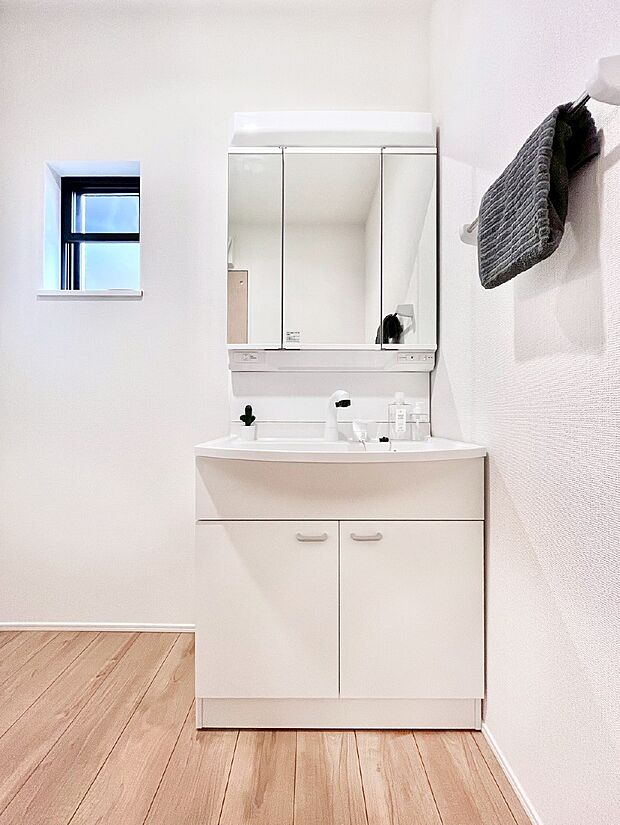 収納力と機能性に優れた洗面化粧台