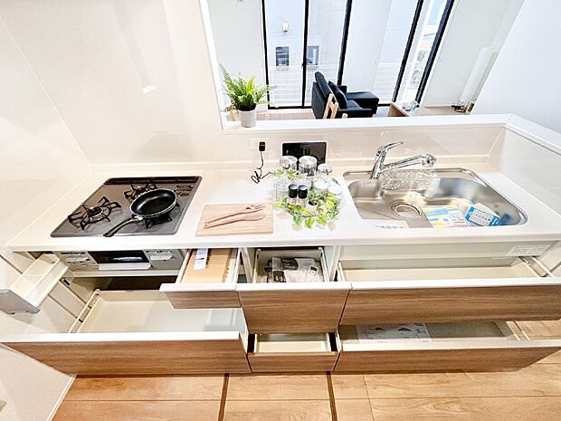 使いやすさを優先したスライド式収納タイプ!