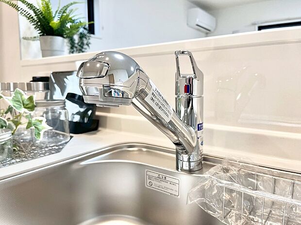 いつでも清潔なおいしいお水を。一つの水栓で水道水と浄水を使い分け。