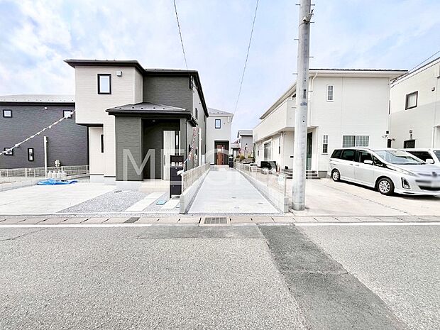 たっぷりの陽光と心地よい風が舞い込む住まい
