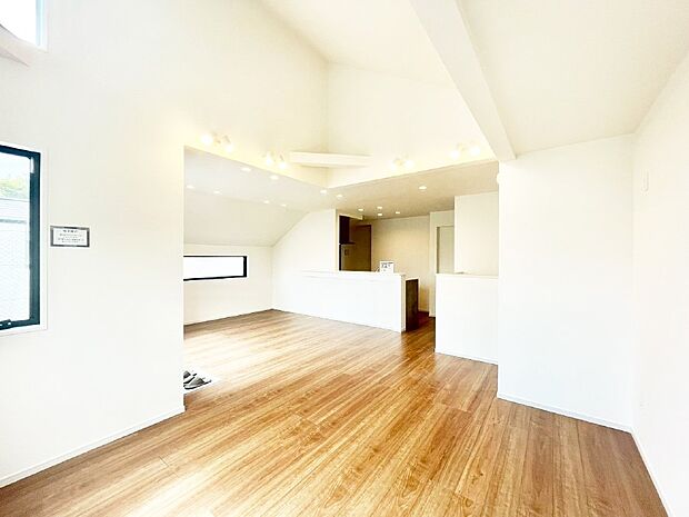 家族団らんの時間も増えそうなくつろぎのリビングダイニング。   