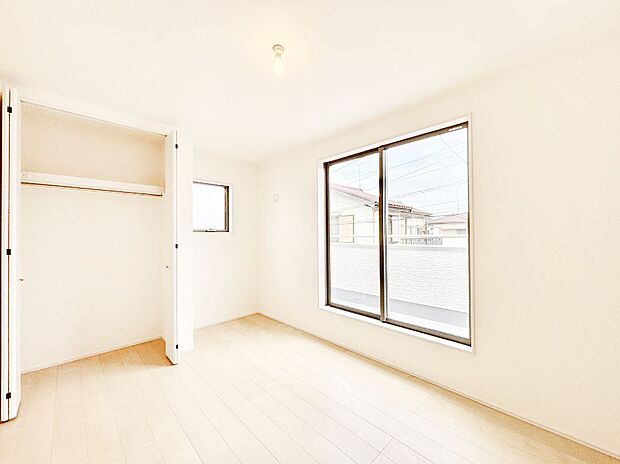 クローゼット付きのお部屋で充実したプライベート時間を過ごせます。