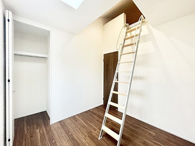 ロフト&収納付きのお部屋で充実したプライベート時間を過ごせます。