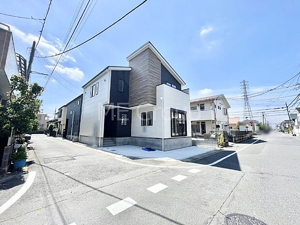 角地なので日当たりも良く、お家が堂々として見えます。