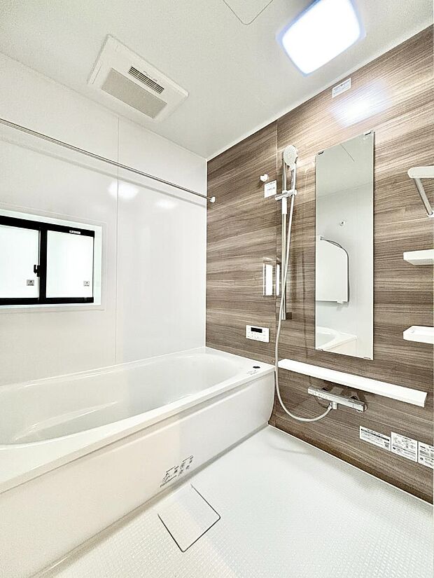 落ち着いた雰囲気でゆっくりお寛ぎいただけるバスルーム