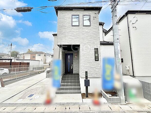 洗練された外観、上質な住空間が広がる室内は永く安心して過ごせる住居です。