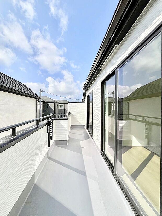 ゆったりバルコニーだから沢山お洗濯ものを干せます