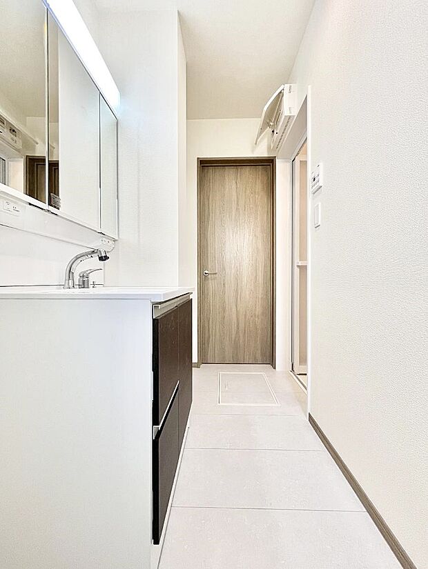 清潔感のある快適空間です。毎日の身支度も気持ち良くお使い頂けます。