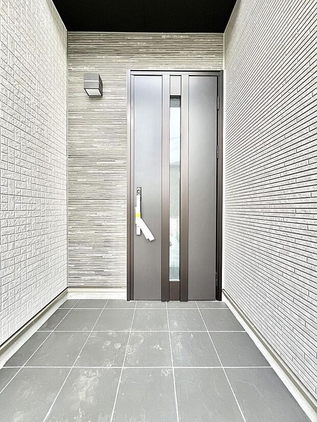 大切な家族、来客を出迎える玄関。