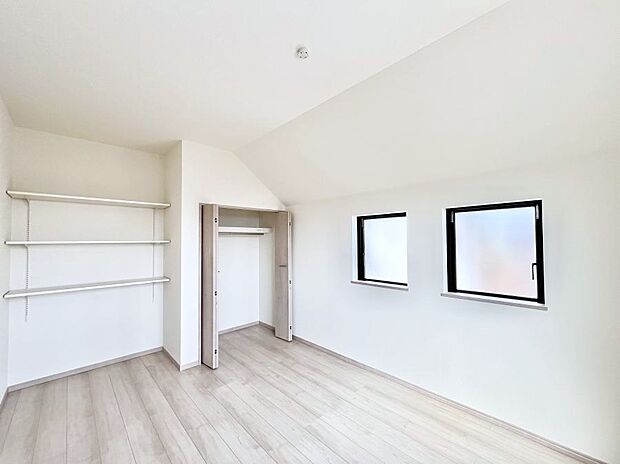 子供部屋にもおすすめな収納スペースたっぷりの居室