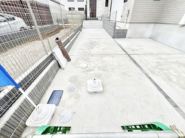 駐車2台可能!急なお客様の駐車に。また、ご家族の自転車スペースとしても大活躍。