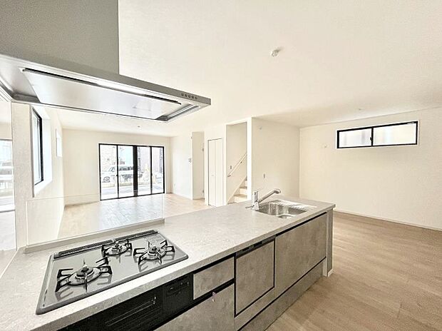 料理をしながらでもご家族との会話を楽しめる対面キッチン