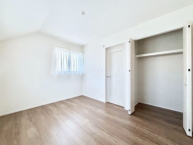 子供部屋にもおすすめな収納スペースたっぷりの居室