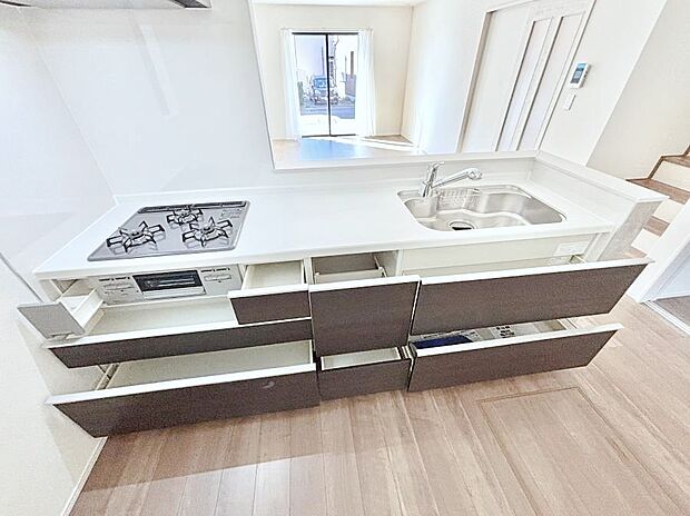 使いやすさを優先したスライド式収納タイプ！