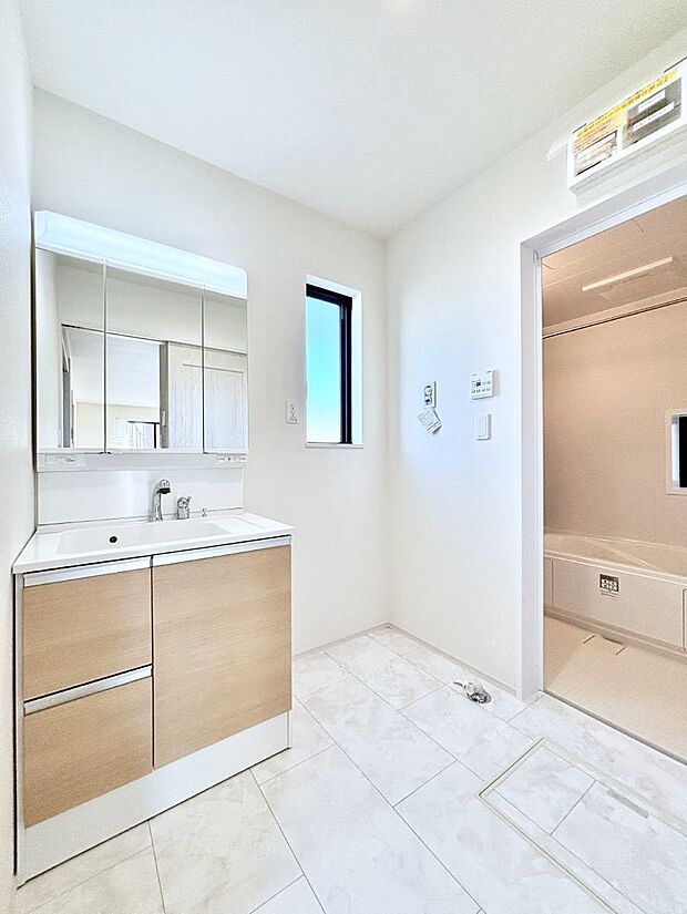 清潔感のある快適空間です。毎日の身支度も気持ち良くお使い頂けます。