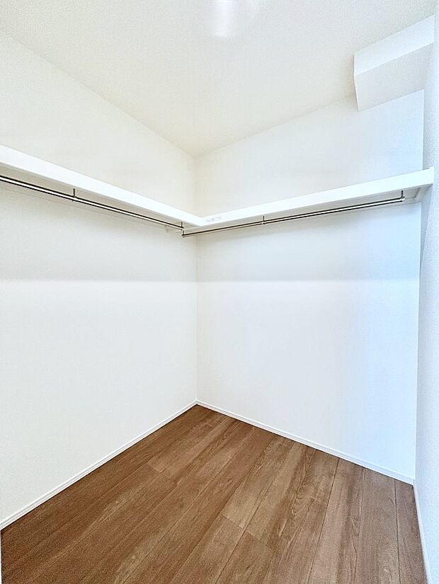 ウォークインクローゼット付きで生活空間を広く利用できます。