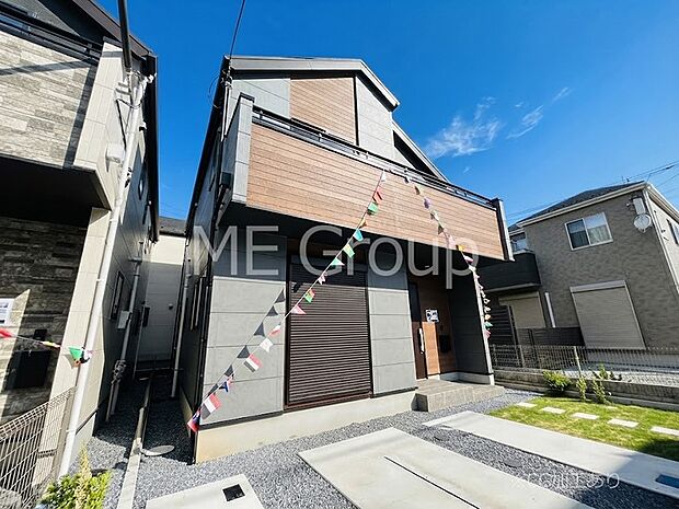 シンプルで落ち着きのある建物は住むかたの個性でオリジナルなものになっていきます。 