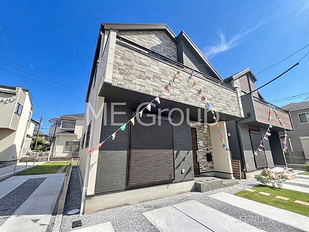 シンプルで落ち着きのある建物は住むかたの個性でオリジナルなものになっていきます。 