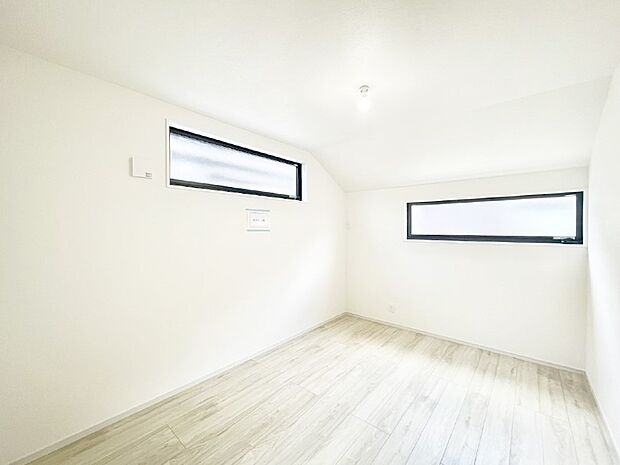 2面採光で気持ちよく自然光が取り入れられるのでお子様のお部屋にもピッタリ