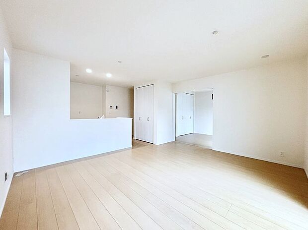 家族の笑顔が自然と生まれてくる、そんな雰囲気のダイニングに仕上がっています。