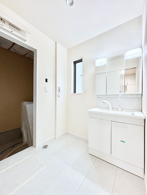 清潔感のある快適空間です。毎日の身支度も気持ち良くお使い頂けます。