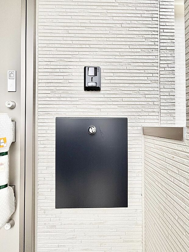 シンプルデザインのポスト。