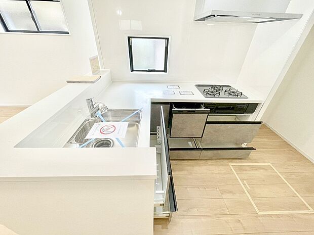 使いやすさを優先したスライド式収納タイプ！