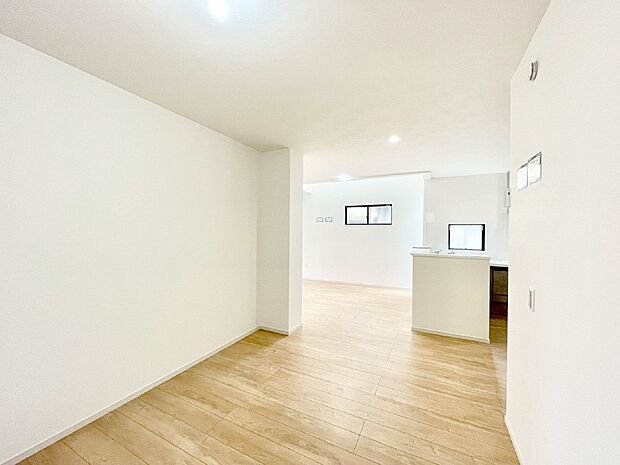 家族の笑顔が自然と生まれてくる、そんな雰囲気のダイニングに仕上がっています。