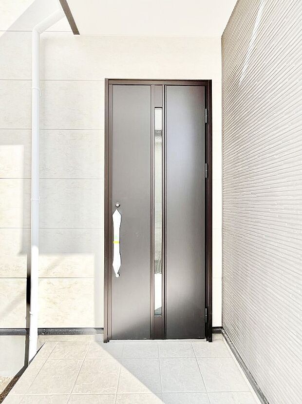 大切な家族、来客を出迎える玄関。