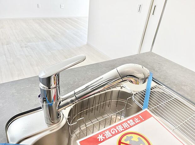 いつでも清潔なおいしいお水を。一つの水栓で水道水と浄水を使い分け。